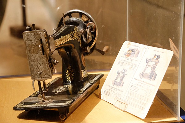 Euskal Abertzaletasunaren Museoa - Esteban Urkiagaren amaren Singer josteko makina