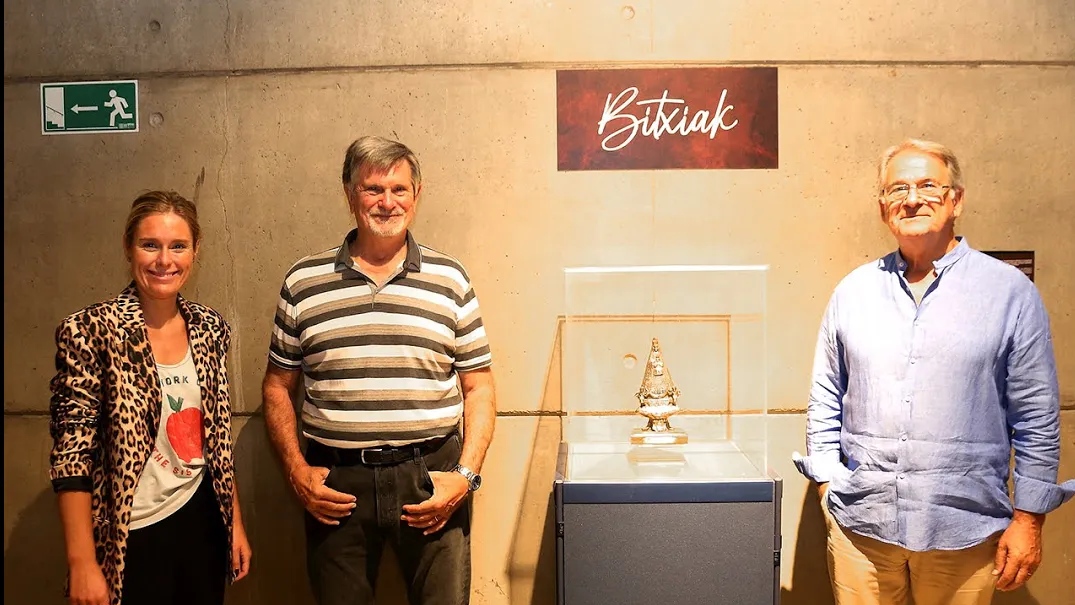 Xabier eta Imanol Maidagan Mireia Zaraterekin batera Euskal Abertzaletasunaren Museoan