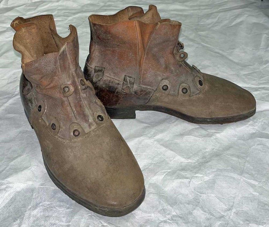 Botas utilizadas por un mendigoizale